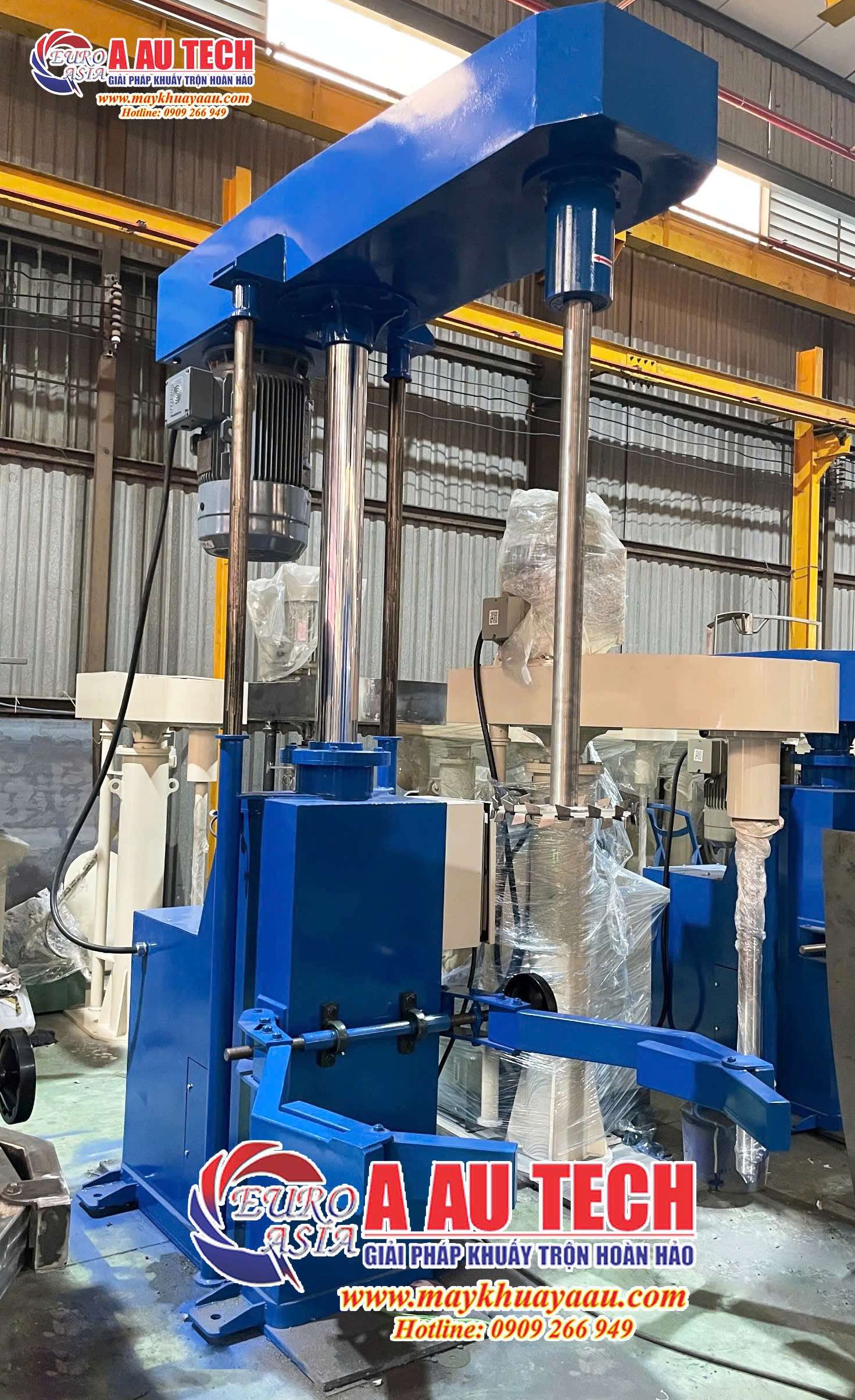 máy khuấy sơn tự động 500 lít tay kẹp
