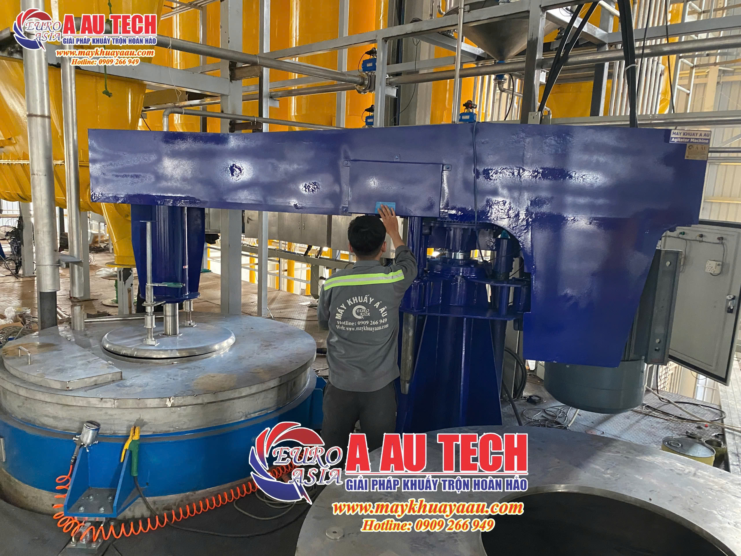 máy khuấy sơn hệ xoay
