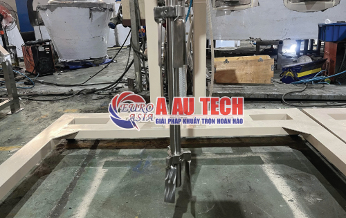M&aacute;y khuấy th&ugrave;ng IBC n&acirc;ng kh&iacute;